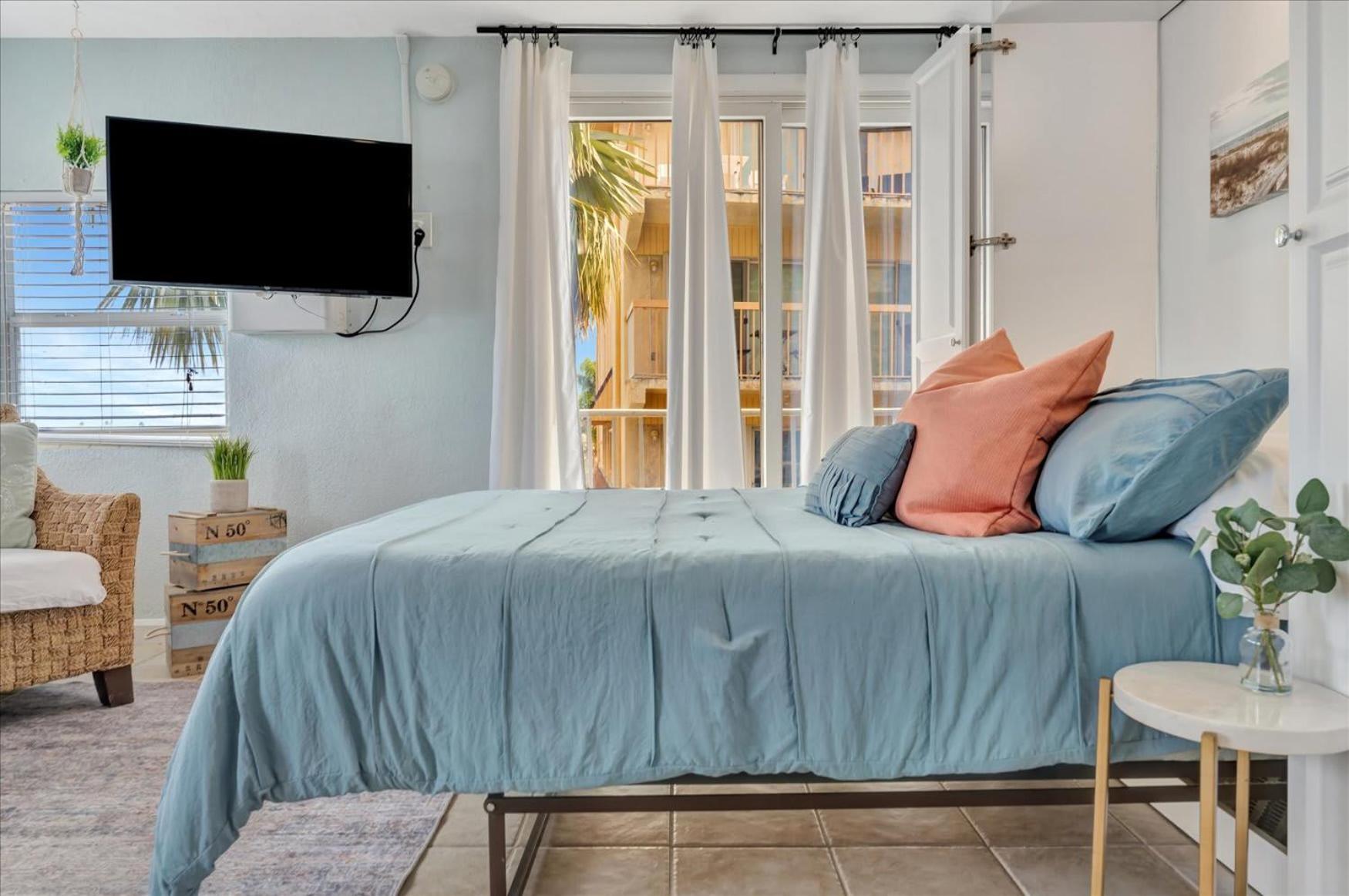 The Seashell Suite With Private Balcony And Walk To Beach Clearwater Beach Exteriör bild